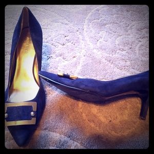 Nine West navy velvet pump with buckle
